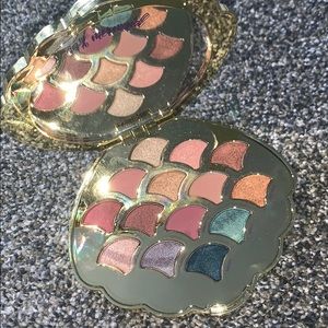 Be A Mermaid & Make Waves Eyeshadow Palette
